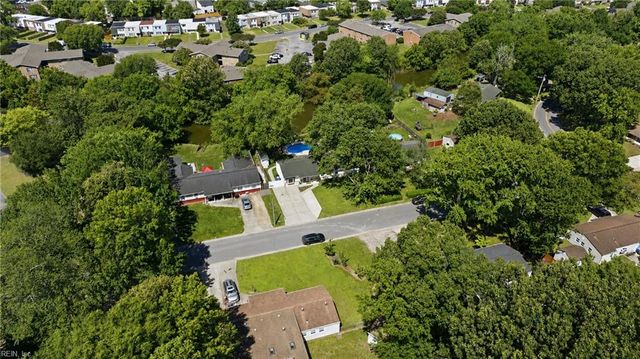 925 Lamplight LN, Virginia Beach, VA 23452