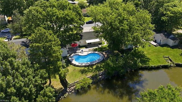 925 Lamplight LN, Virginia Beach, VA 23452