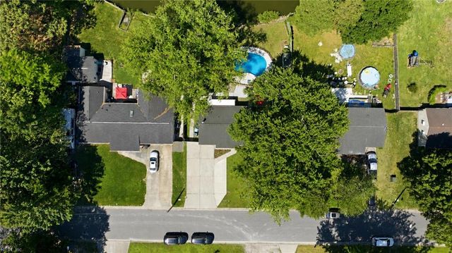 925 Lamplight LN, Virginia Beach, VA 23452