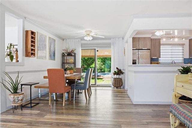925 Lamplight LN, Virginia Beach, VA 23452
