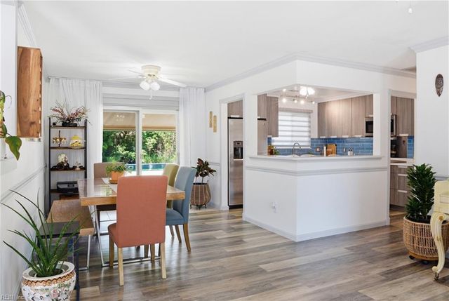 925 Lamplight LN, Virginia Beach, VA 23452