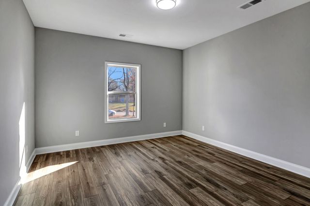 96 Mockingbird Ln, Paris, TN 38242