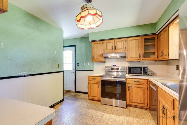 217 Dalton Avenue, Mundelein, IL 60060