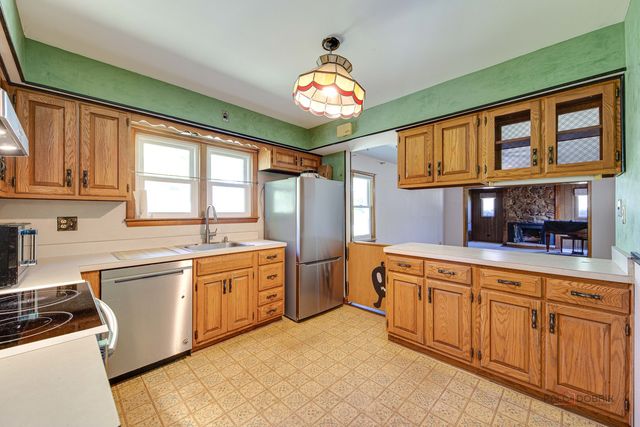 217 Dalton Avenue, Mundelein, IL 60060