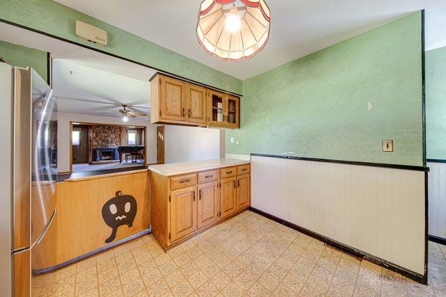 217 Dalton Avenue, Mundelein, IL 60060