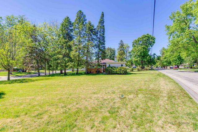217 Dalton Avenue, Mundelein, IL 60060