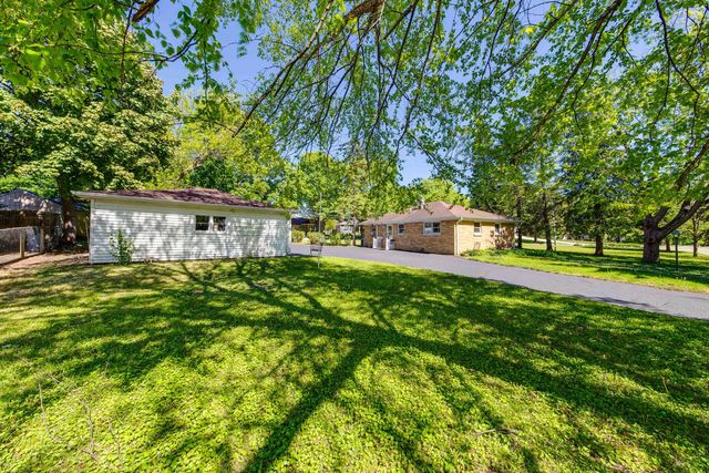 217 Dalton Avenue, Mundelein, IL 60060