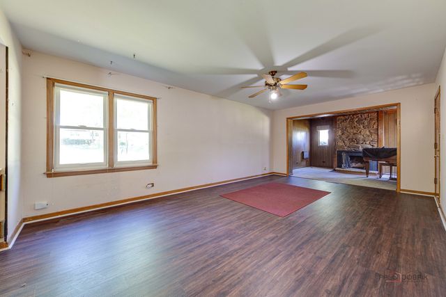 217 Dalton Avenue, Mundelein, IL 60060