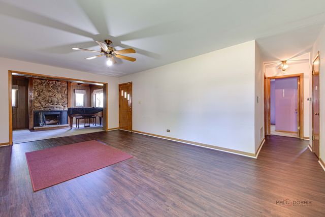 217 Dalton Avenue, Mundelein, IL 60060
