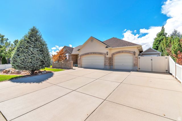 9044 S PINE LAUREL LN, West Jordan, UT 84081