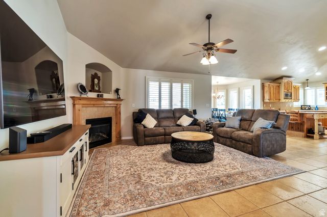 9044 S PINE LAUREL LN, West Jordan, UT 84081