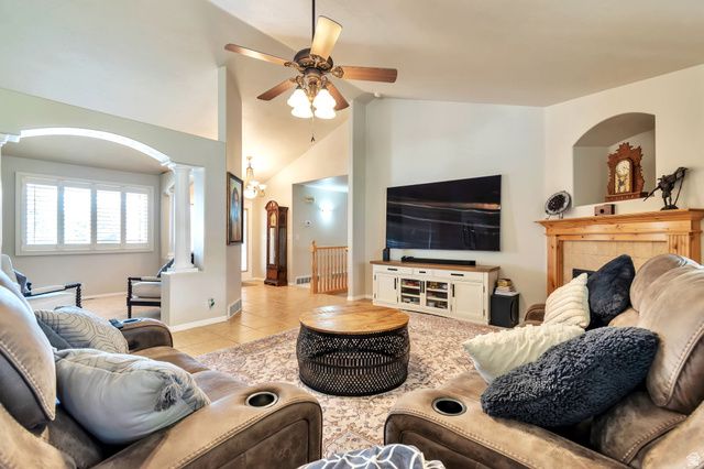 9044 S PINE LAUREL LN, West Jordan, UT 84081