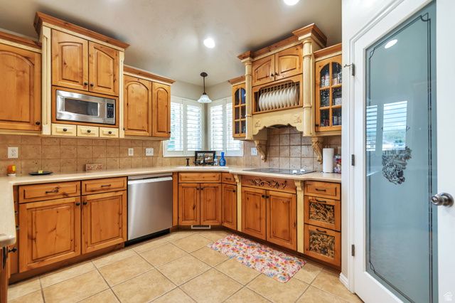 9044 S PINE LAUREL LN, West Jordan, UT 84081