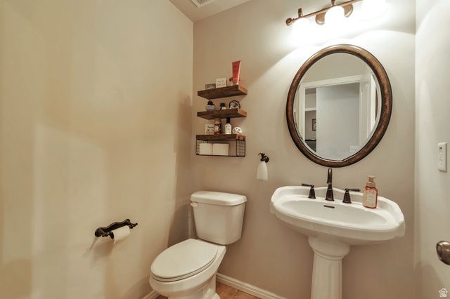 9044 S PINE LAUREL LN, West Jordan, UT 84081