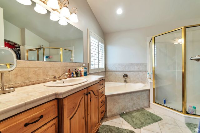 9044 S PINE LAUREL LN, West Jordan, UT 84081