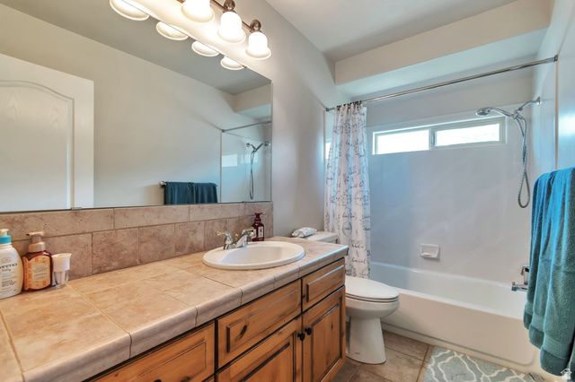 9044 S PINE LAUREL LN, West Jordan, UT 84081