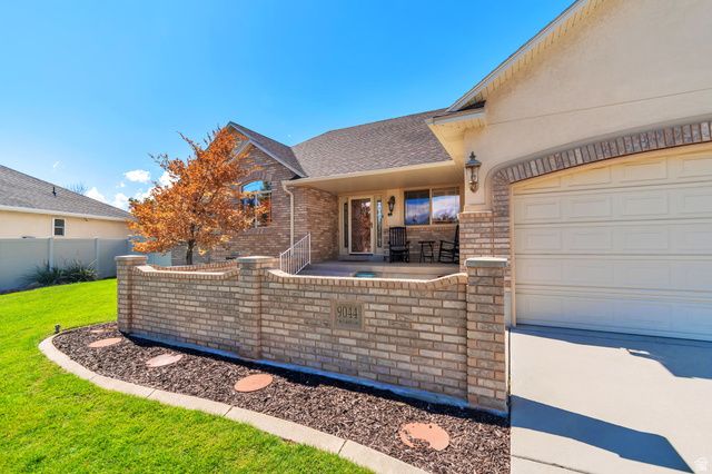 9044 S PINE LAUREL LN, West Jordan, UT 84081