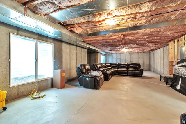 9044 S PINE LAUREL LN, West Jordan, UT 84081