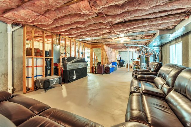 9044 S PINE LAUREL LN, West Jordan, UT 84081