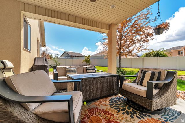 9044 S PINE LAUREL LN, West Jordan, UT 84081