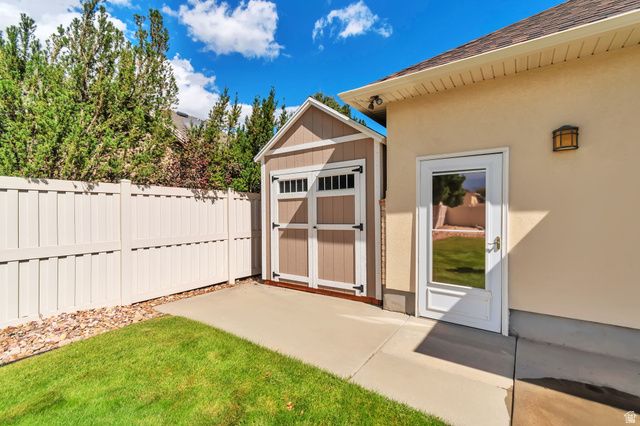9044 S PINE LAUREL LN, West Jordan, UT 84081
