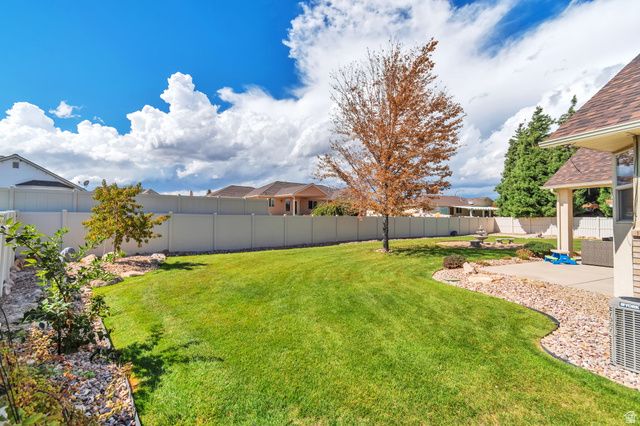 9044 S PINE LAUREL LN, West Jordan, UT 84081
