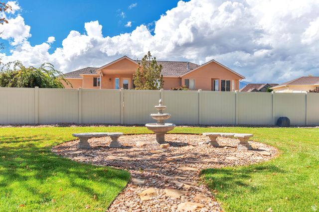 9044 S PINE LAUREL LN, West Jordan, UT 84081