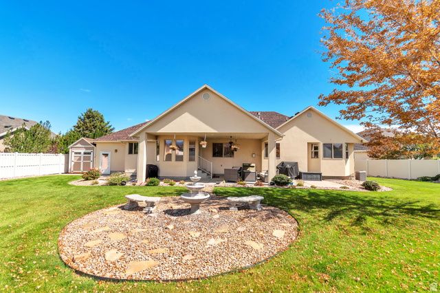 9044 S PINE LAUREL LN, West Jordan, UT 84081