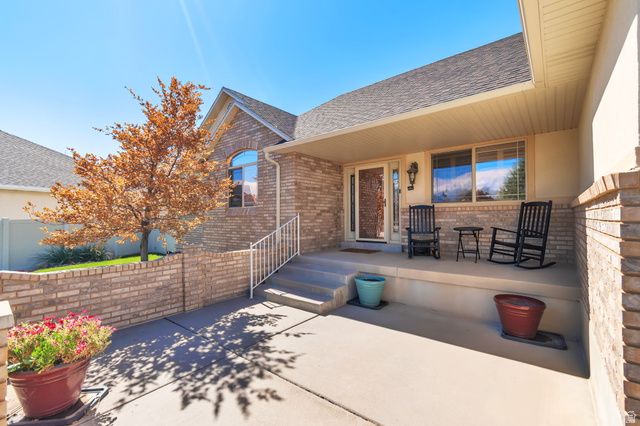 9044 S PINE LAUREL LN, West Jordan, UT 84081