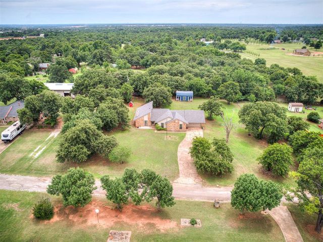 3904 Redbud Lane, Edmond, OK 73034
