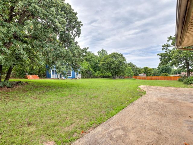 3904 Redbud Lane, Edmond, OK 73034