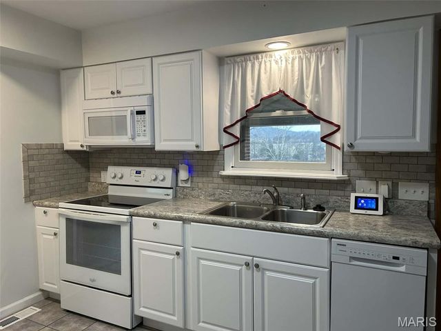 3958 Highway Nn, Pacific, MO 63069