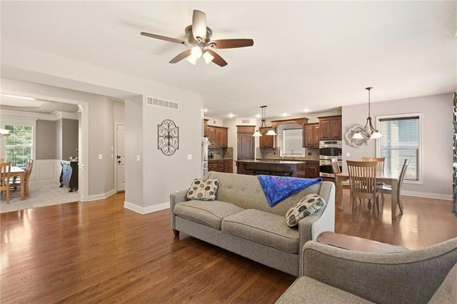 15447 W 164th Terrace, Olathe, KS 66062