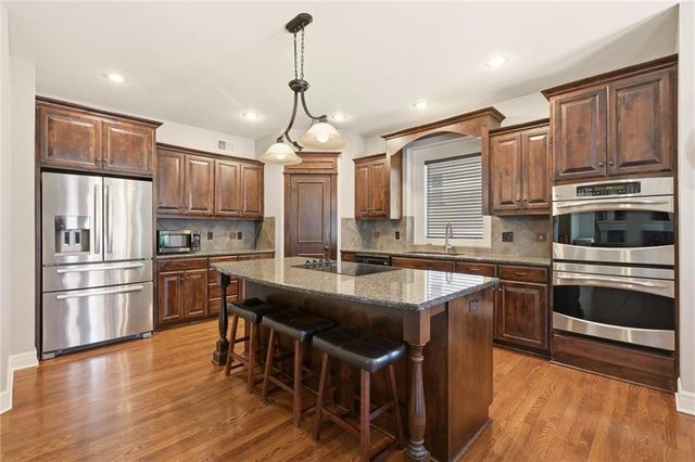 15447 W 164th Terrace, Olathe, KS 66062