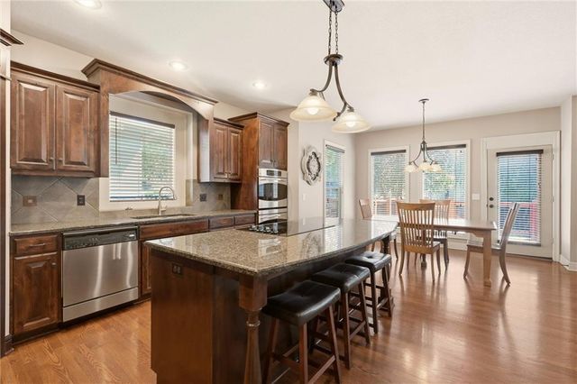 15447 W 164th Terrace, Olathe, KS 66062