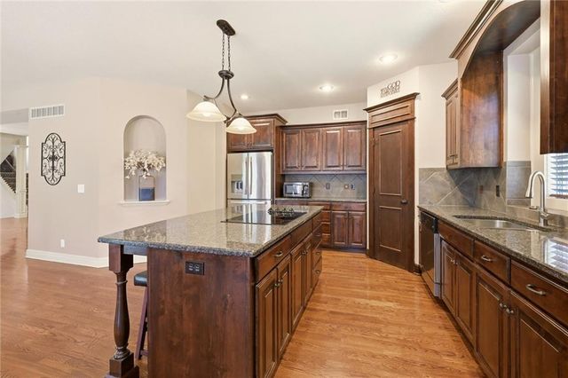 15447 W 164th Terrace, Olathe, KS 66062