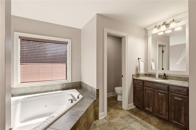 15447 W 164th Terrace, Olathe, KS 66062