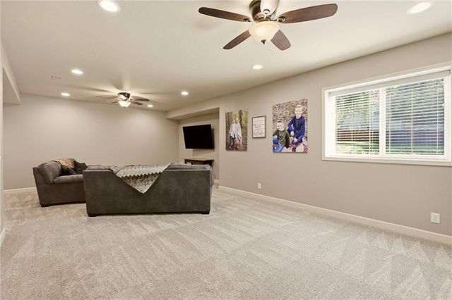 15447 W 164th Terrace, Olathe, KS 66062
