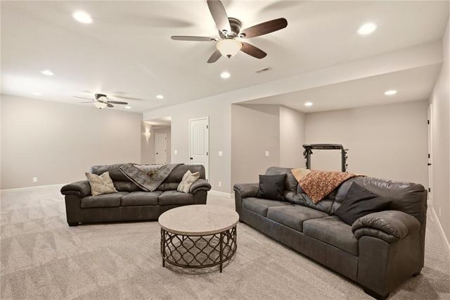 15447 W 164th Terrace, Olathe, KS 66062