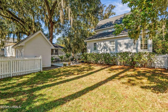 33 Brisbane Drive, Beaufort, SC 29902