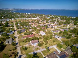 518 Seagrove Street, Shoreacres, TX 77571