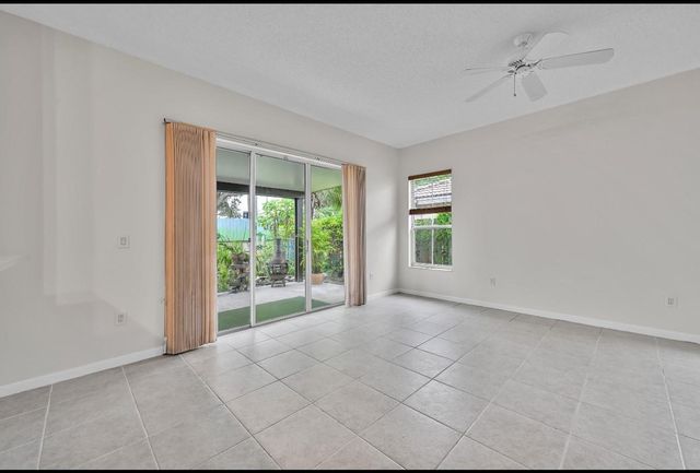 13761 N Garden Cove Circle, Davie, FL 33325