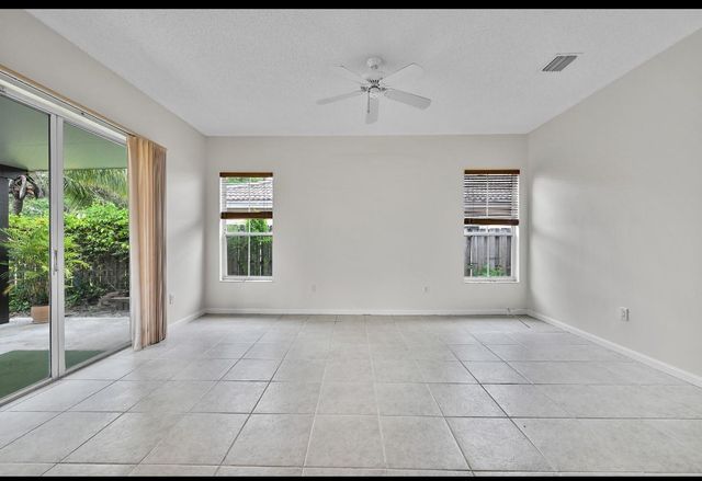 13761 N Garden Cove Circle, Davie, FL 33325