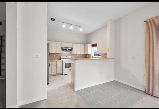13761 N Garden Cove Circle, Davie, FL 33325