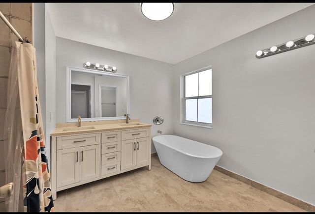 13761 N Garden Cove Circle, Davie, FL 33325
