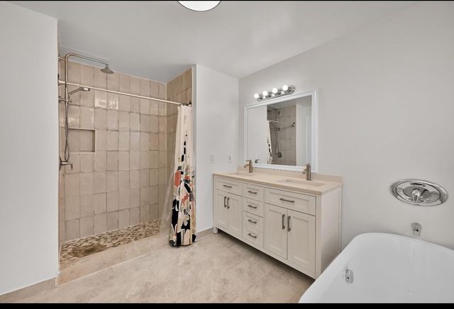 13761 N Garden Cove Circle, Davie, FL 33325
