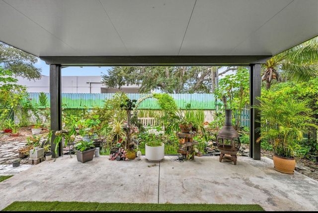 13761 N Garden Cove Circle, Davie, FL 33325
