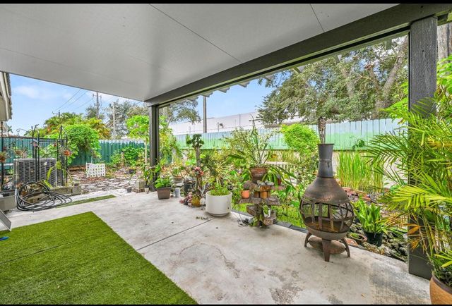 13761 N Garden Cove Circle, Davie, FL 33325