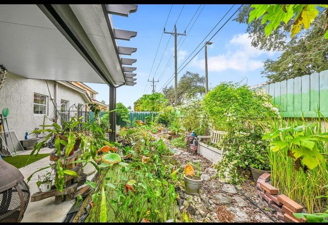 13761 N Garden Cove Circle, Davie, FL 33325