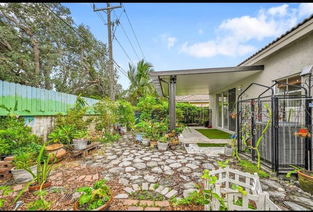 13761 N Garden Cove Circle, Davie, FL 33325